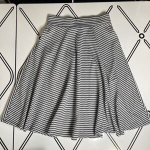 Women's Skirt Flared A-Line Small Black & White Zigzag Tiffany & Grey